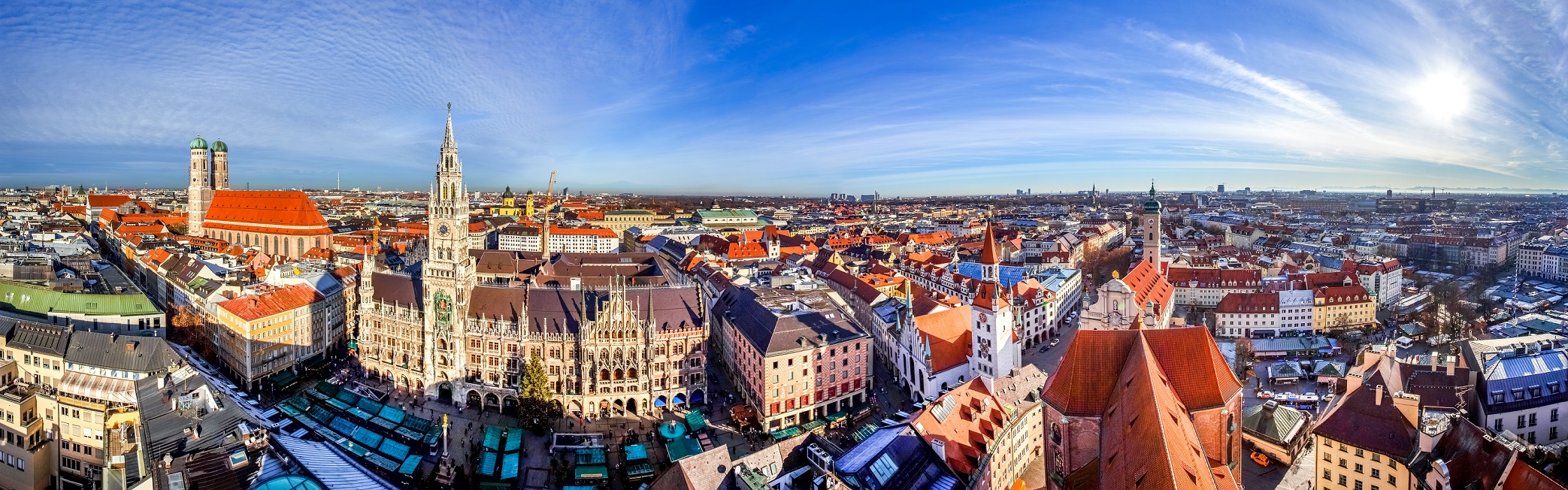Marienplatz in Munich with the New Town Hall and the Frauenkirche